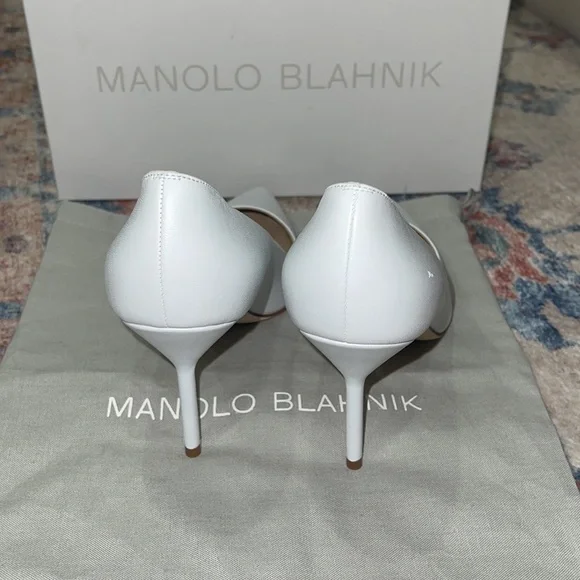SOLD❗️NEW $725 MANOLO HEELS❗️ - Picture 4 of 7